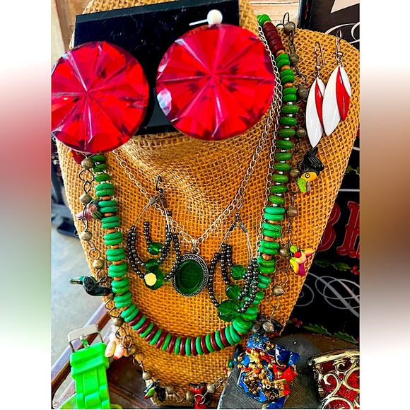 Vintage Christmas Holiday Large Lot of 🎄December Theme Quality Jewelry Bundle🎁🎁 - Picture 6 of 16